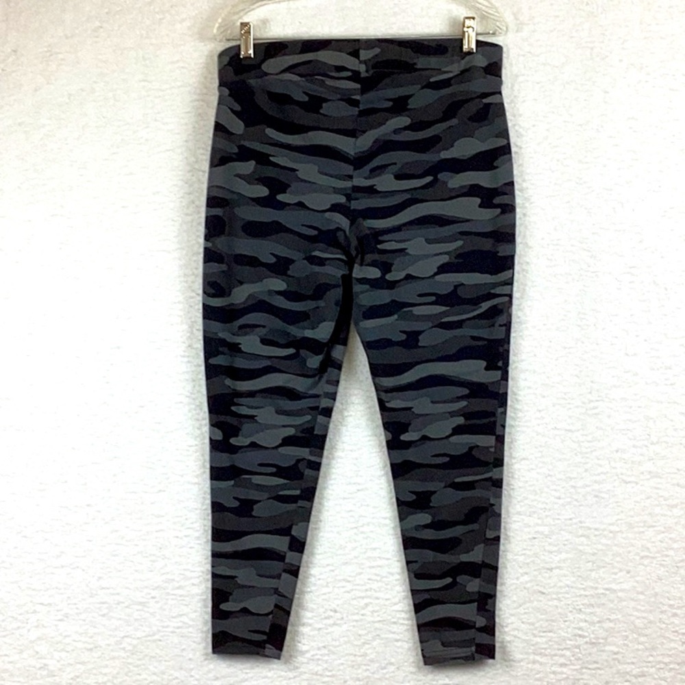 Torrid camo leggings, women’s size 2X - Picture 3 of 5